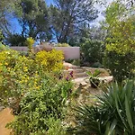 Alloggio in famiglia Jardins D'ailleurs Avec Piscine Et Terrasse *