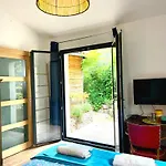 Jardins D'ailleurs Avec Piscine Et Terrasse Alloggio in famiglia