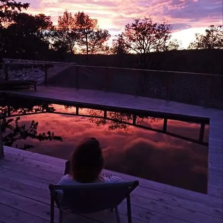 Jardins D'ailleurs Avec Piscine Et Terrasse Rum i privatbostad Nîmes