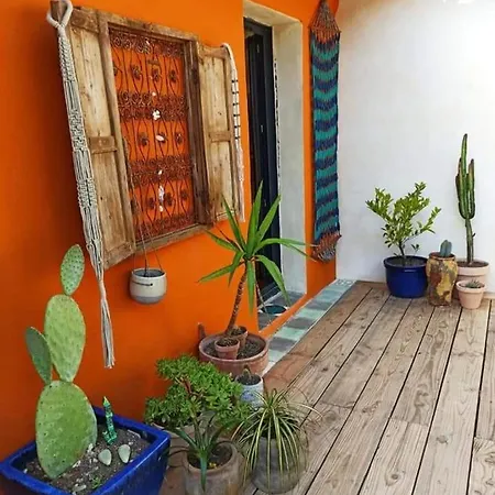 Habitación en casa particular Jardins D'ailleurs Avec Piscine Et Terrasse Nimes